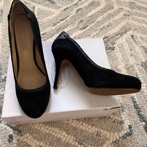 Black suede round toe Joan&David stilettos.